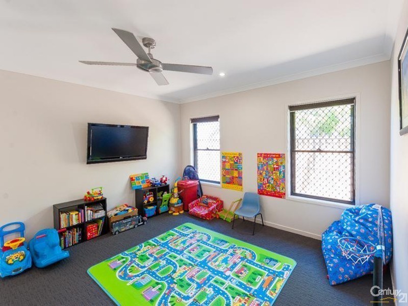 17 Forest Pines Blvd, Forest Glen QLD 4556