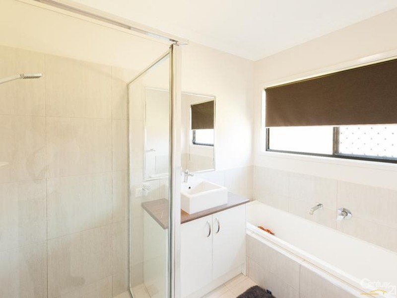 17 Forest Pines Blvd, Forest Glen QLD 4556