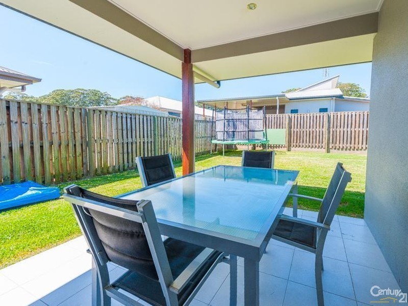 17 Forest Pines Blvd, Forest Glen QLD 4556