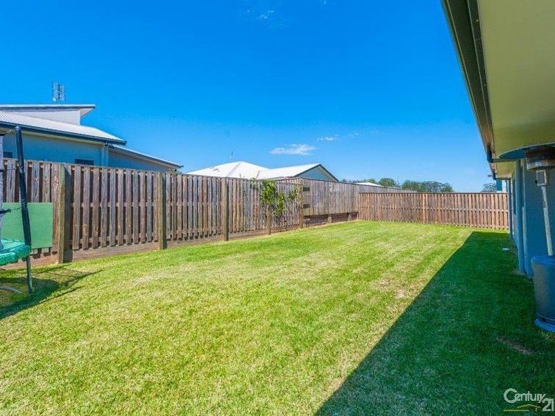 17 Forest Pines Blvd, Forest Glen QLD 4556