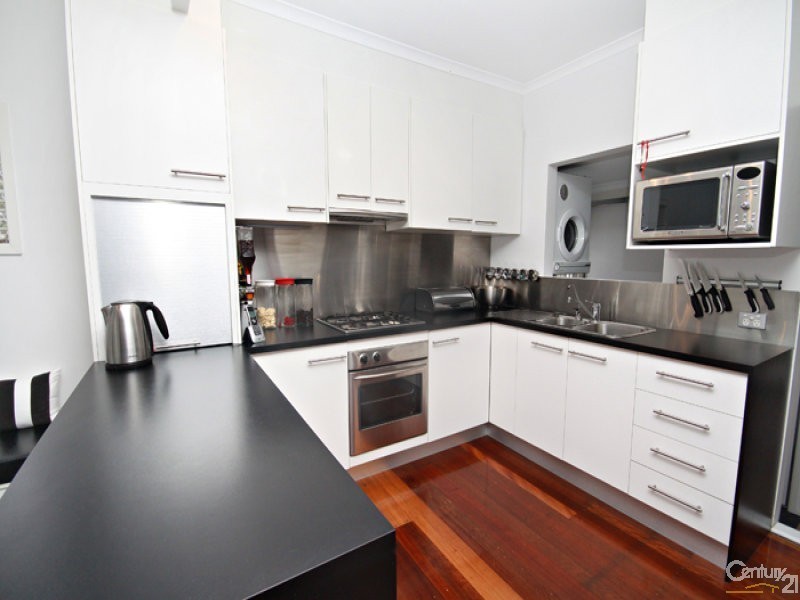 30 Maroubra Street, Maroochydore QLD 4558