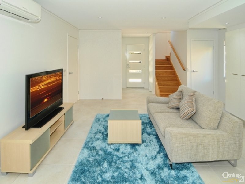 2/109 Duporth Avenue, Maroochydore QLD 4558