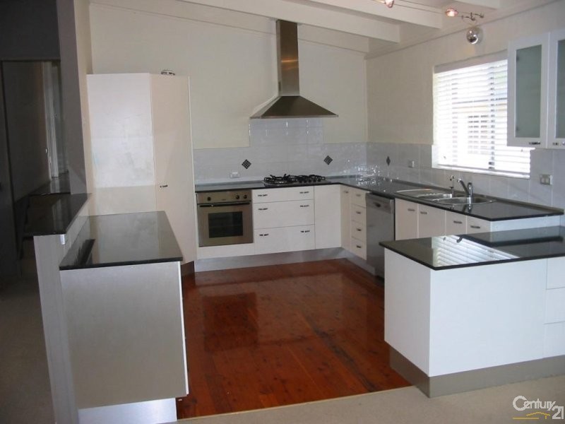 4 Pontee Parade, Alexandra Headland QLD 4572