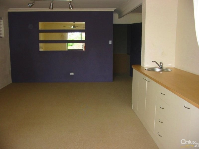 4 Pontee Parade, Alexandra Headland QLD 4572