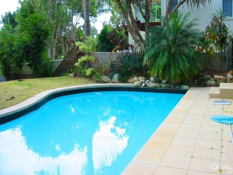 4 Pontee Parade, Alexandra Headland QLD 4572