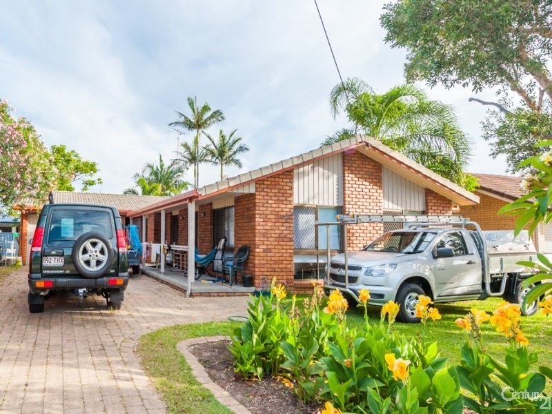 11 Surf Road, Alexandra Headland QLD 4572