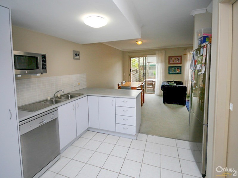 2/18 Arwen Street, Maroochydore QLD 4558