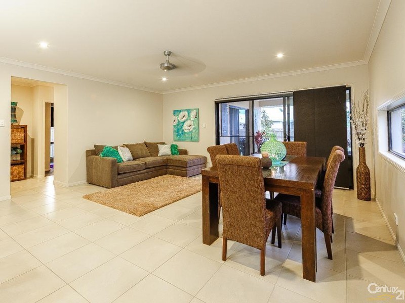 12 Forest Pines Boulevard, Forest Glen QLD 4556