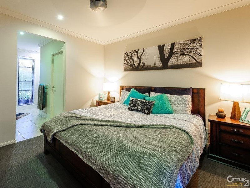 12 Forest Pines Boulevard, Forest Glen QLD 4556