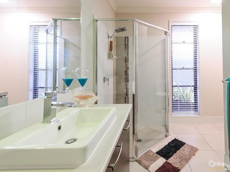 12 Forest Pines Boulevard, Forest Glen QLD 4556