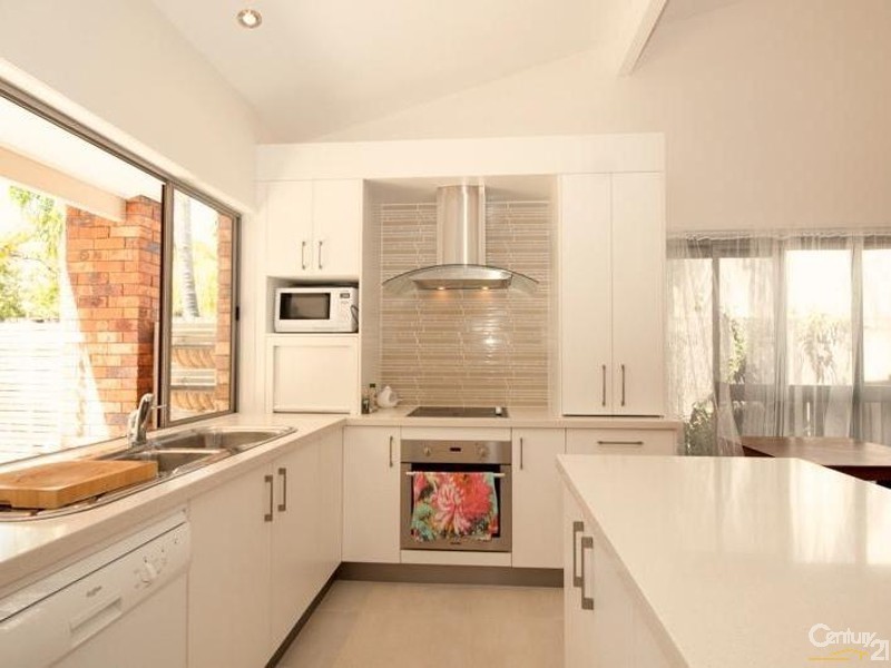 1/8 Woorookool Place, Noosaville QLD 4566