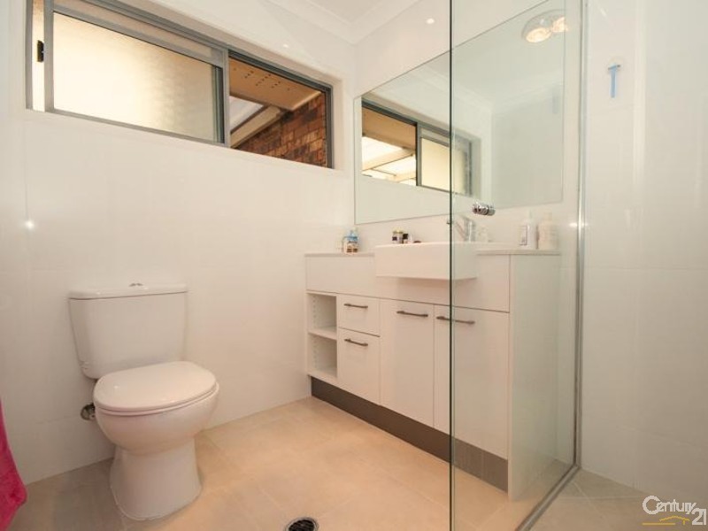 1/8 Woorookool Place, Noosaville QLD 4566