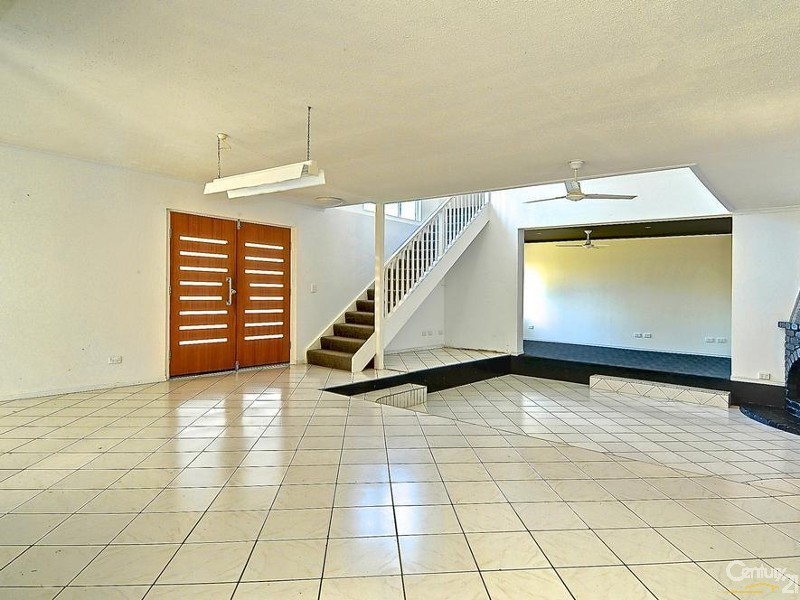 4 Narranda Place, Mountain Creek QLD 4557