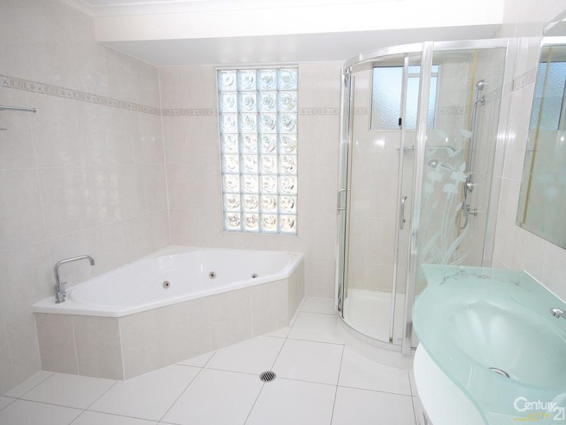 4 Narranda Place, Mountain Creek QLD 4557