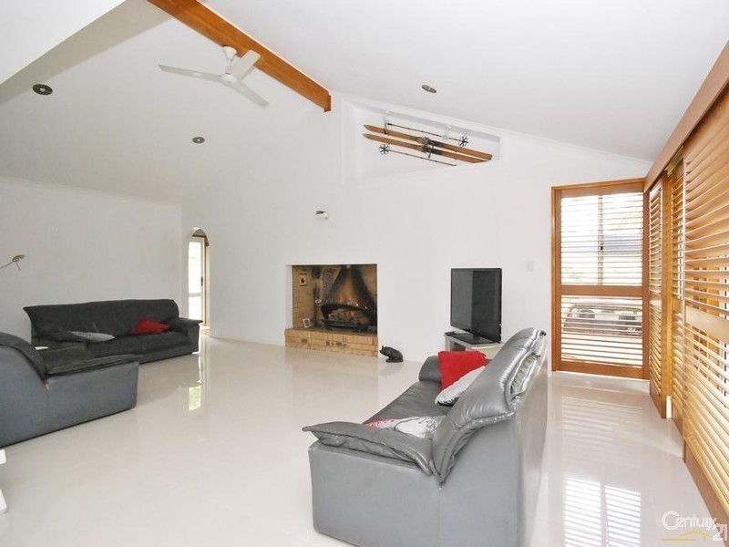 28 Oloway Crescent, Alexandra Headland QLD 4572