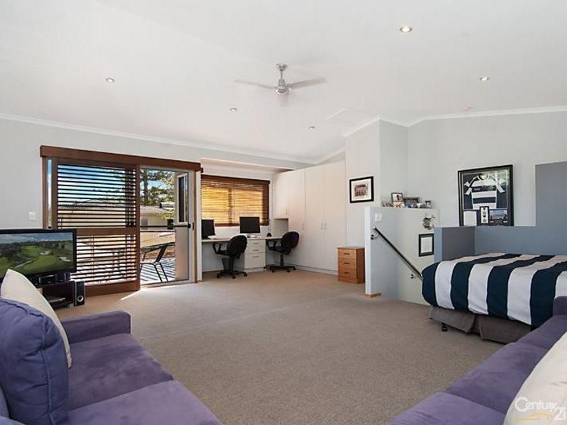 28 Oloway Crescent, Alexandra Headland QLD 4572