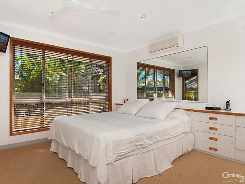 28 Oloway Crescent, Alexandra Headland QLD 4572