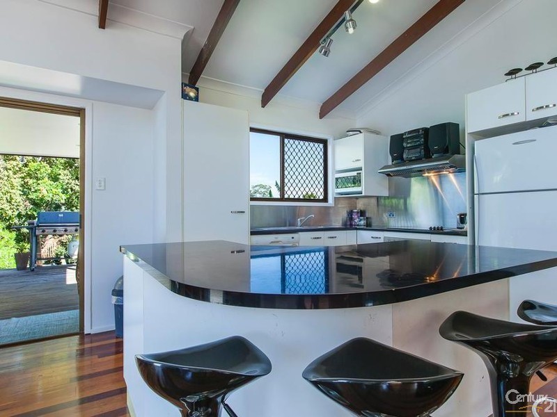 9 Poinciana Avenue, Mooloolaba QLD 4557