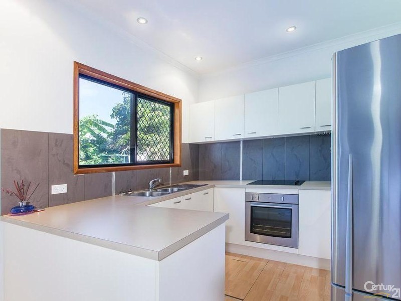 9 Poinciana Avenue, Mooloolaba QLD 4557
