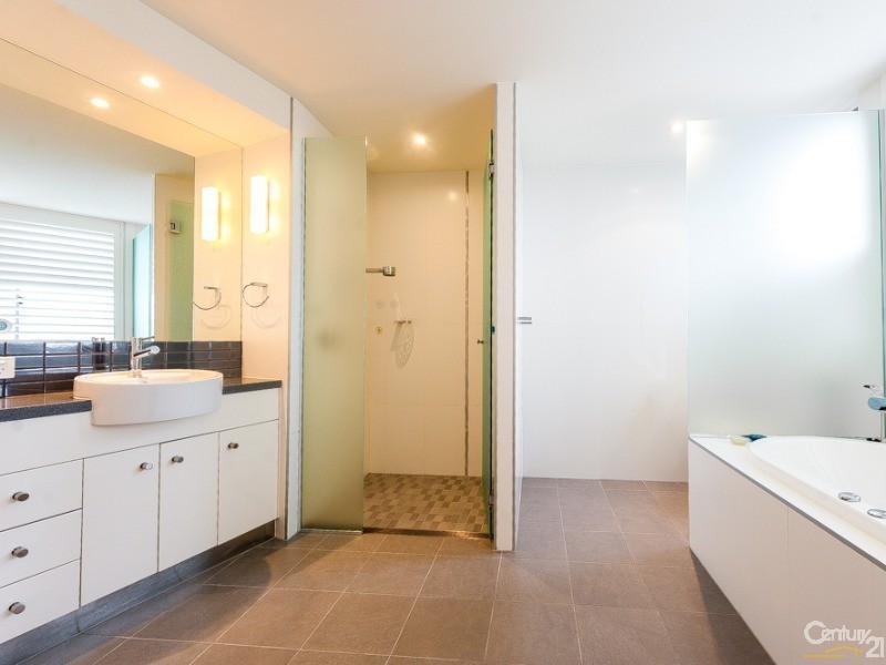 4/128 Duporth Avenue, Maroochydore QLD 4558