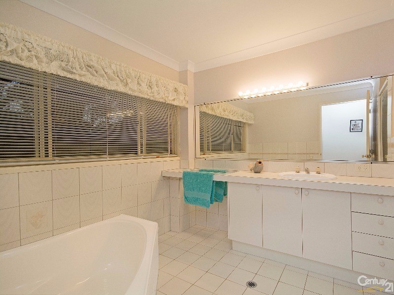 126 Karawatha Drive, Mountain Creek QLD 4557