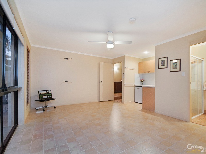 21 Admiralty Drive, Alexandra Headland QLD 4572
