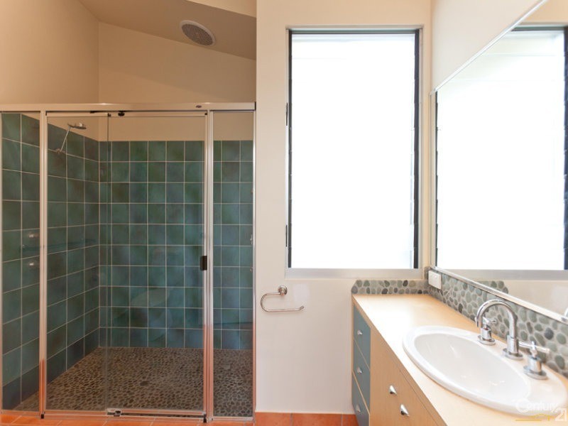 5 Corfu Street, Kawana Island QLD 4575