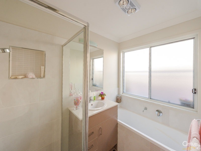 33 Peppertree Circuit, Maroochydore QLD 4558