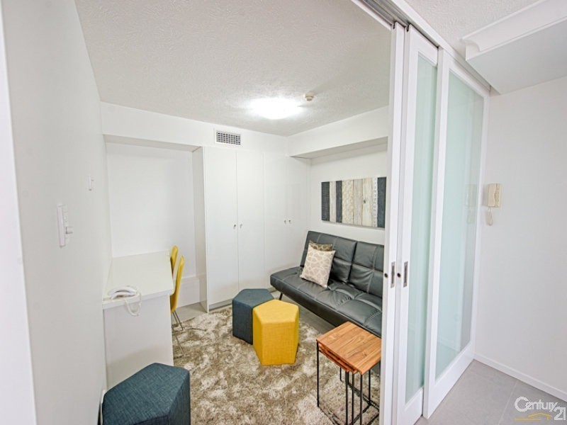 27 Sixth Avenue, Maroochydore QLD 4558