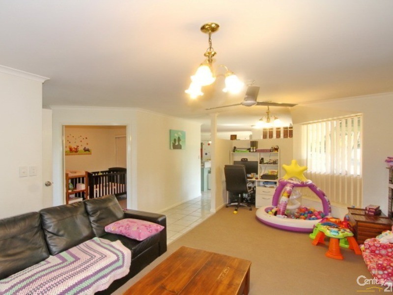 2  Applegum Place, Mountain Creek QLD 4557