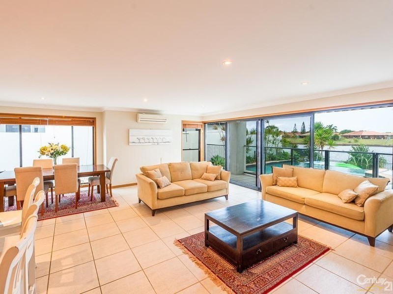 16 Bahamas Circuit, Kawana Island QLD 4575