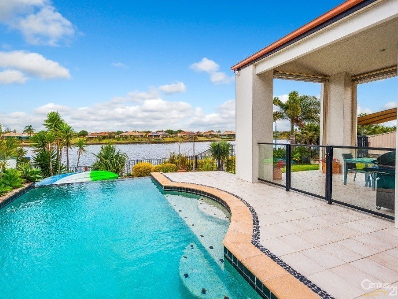 16 Bahamas Circuit, Kawana Island QLD 4575