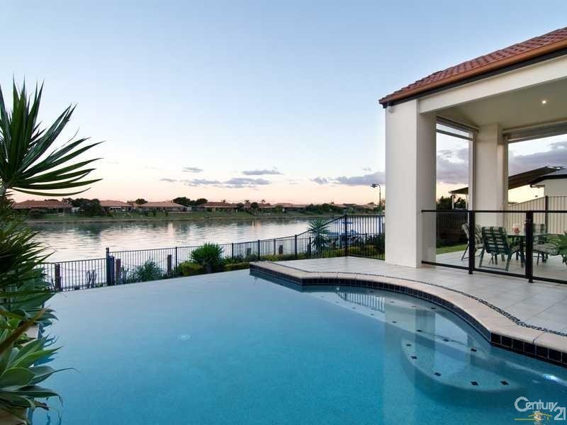 16 Bahamas Circuit, Kawana Island QLD 4575