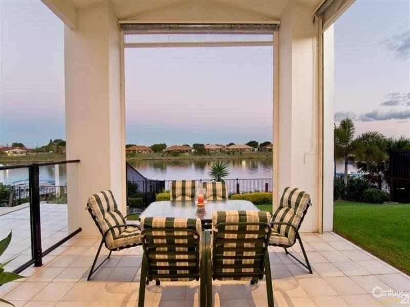 16 Bahamas Circuit, Kawana Island QLD 4575