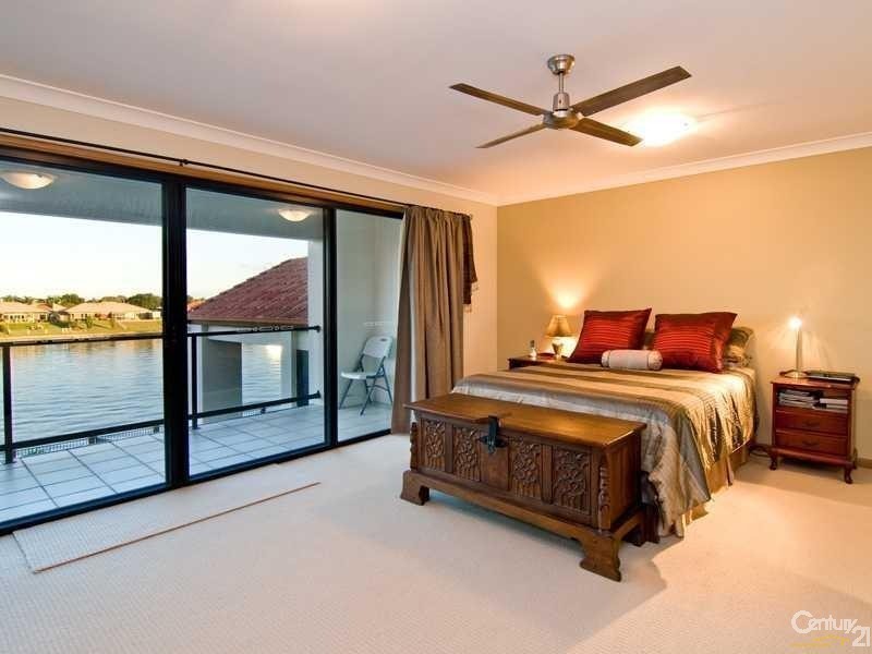 16 Bahamas Circuit, Kawana Island QLD 4575