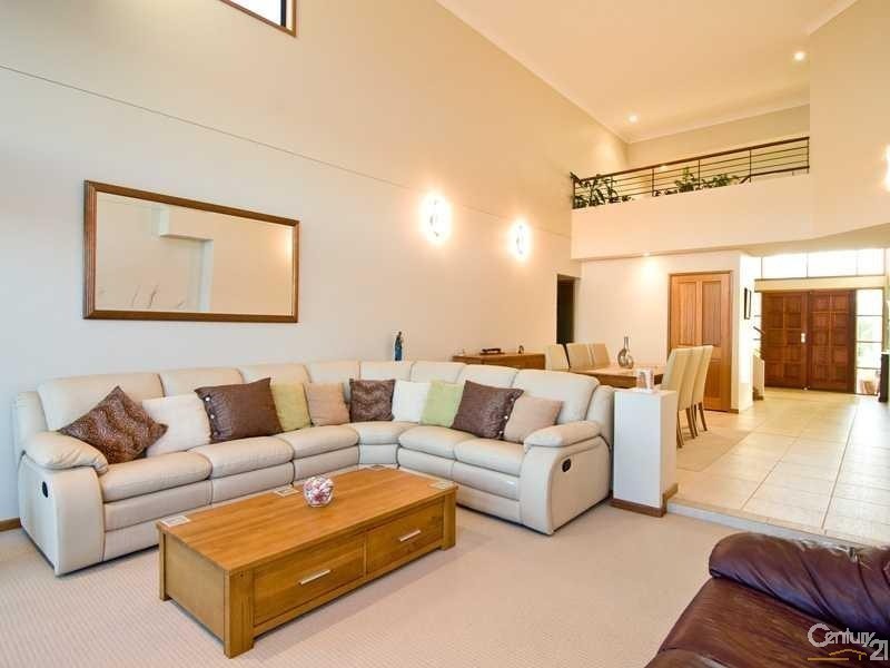 16 Bahamas Circuit, Kawana Island QLD 4575