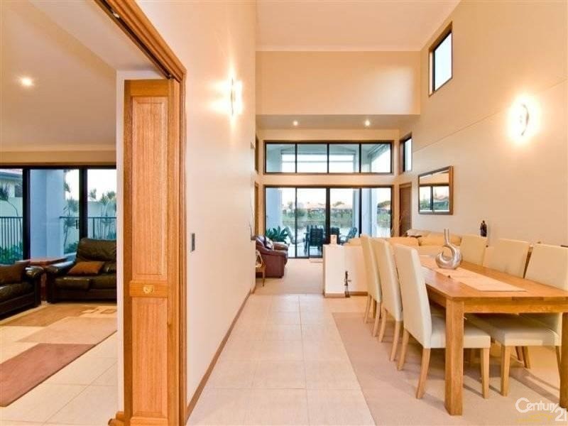 16 Bahamas Circuit, Kawana Island QLD 4575