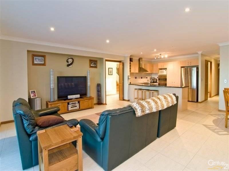 16 Bahamas Circuit, Kawana Island QLD 4575