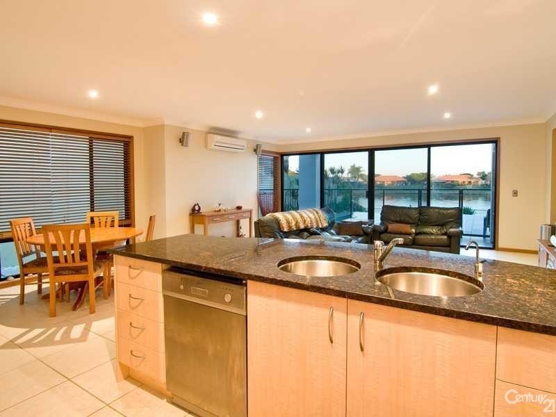 16 Bahamas Circuit, Kawana Island QLD 4575