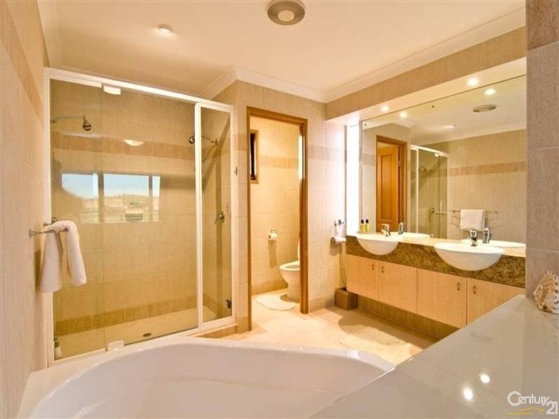 16 Bahamas Circuit, Kawana Island QLD 4575