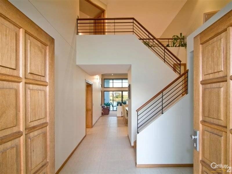 16 Bahamas Circuit, Kawana Island QLD 4575