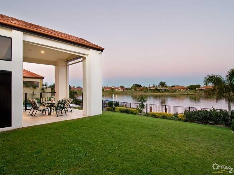 16 Bahamas Circuit, Kawana Island QLD 4575