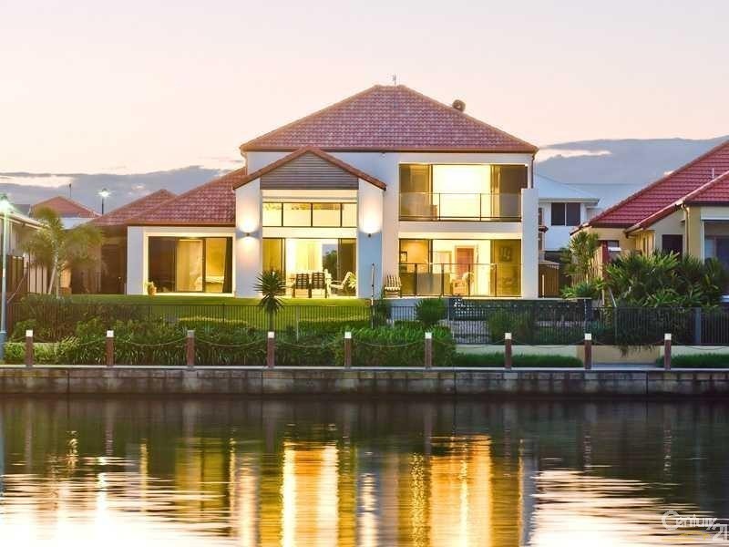 16 Bahamas Circuit, Kawana Island QLD 4575