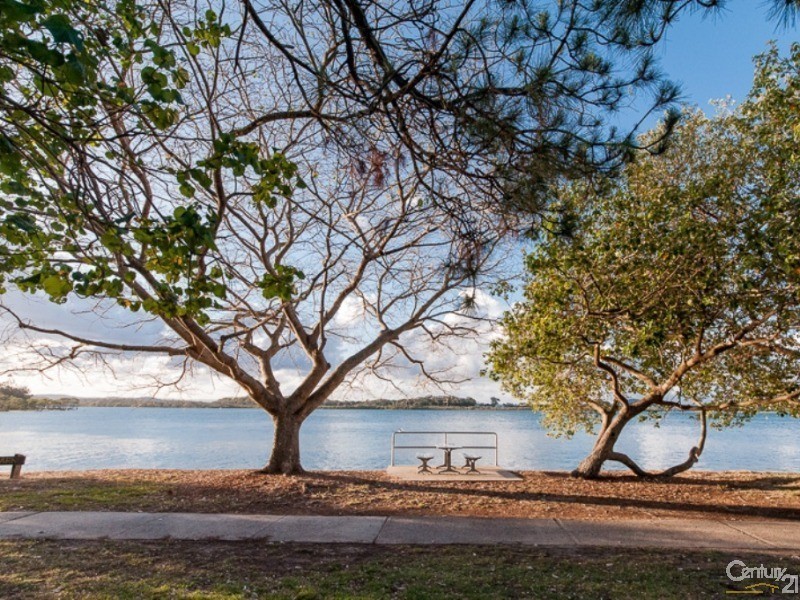 1/2 Picnic Point Esplanade, Maroochydore QLD 4558