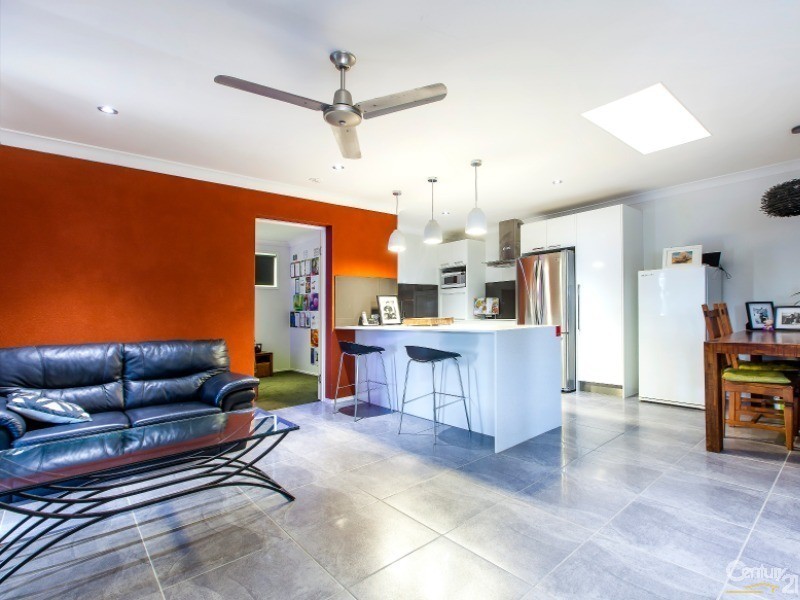 2/49 Saleng Crescent, Warana QLD 4575