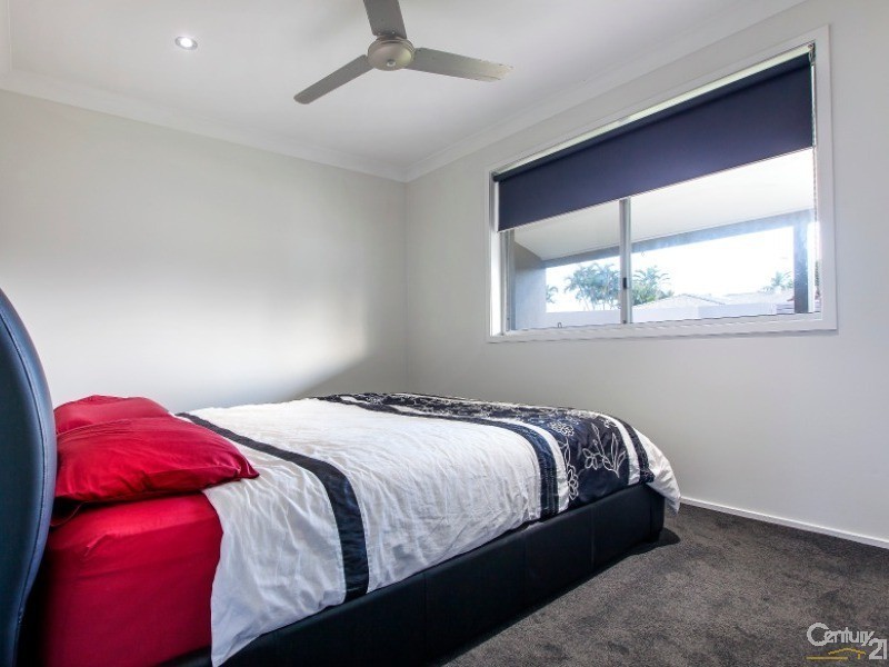 2/49 Saleng Crescent, Warana QLD 4575