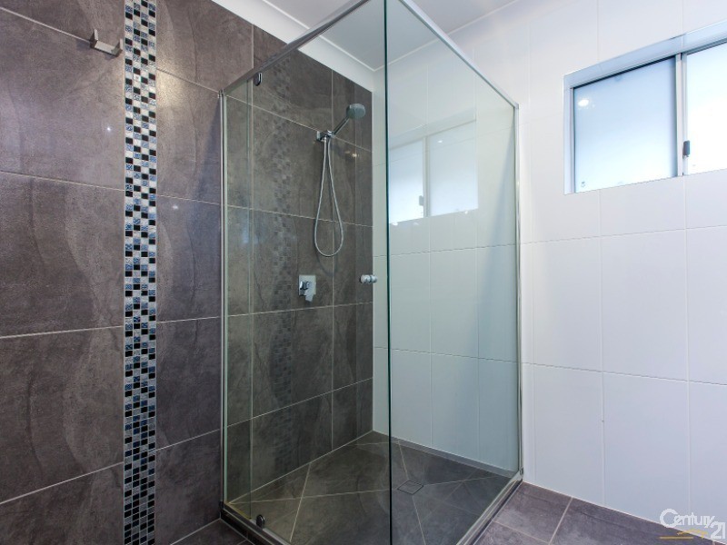 2/49 Saleng Crescent, Warana QLD 4575