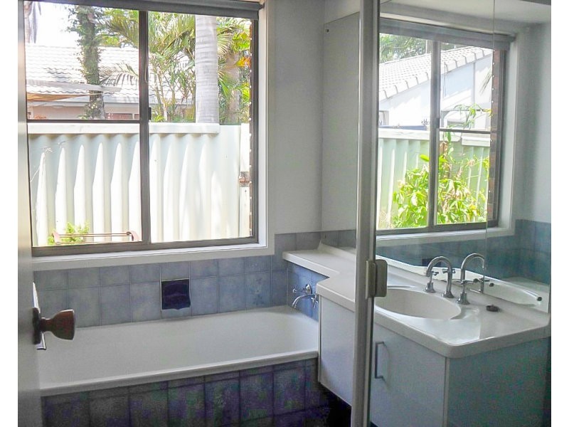 229 Nicklin Way, Warana QLD 4575