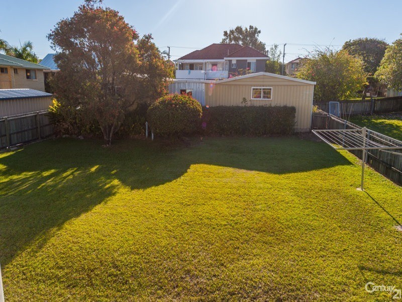 4 Stanley Street, Dicky Beach QLD 4551