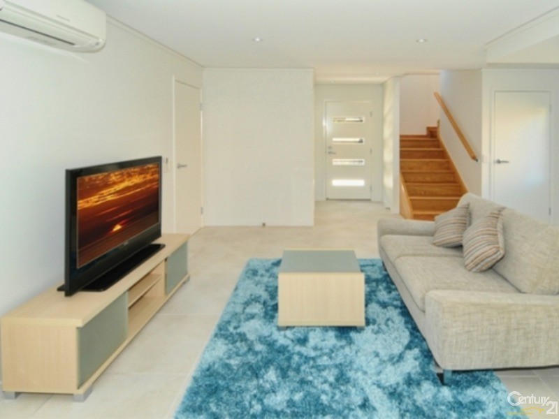 2/109 Duporth Avenue, Maroochydore QLD 4558